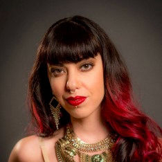 Satine Phoenix gets off while being covered in piss